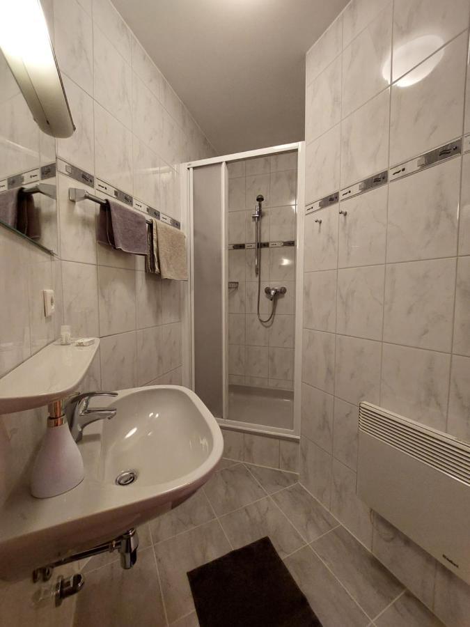 3 Raben - Leoben - Zimmer für Geschäftsreisende, Urlauber, Monteure und Handwerker Exterior foto
