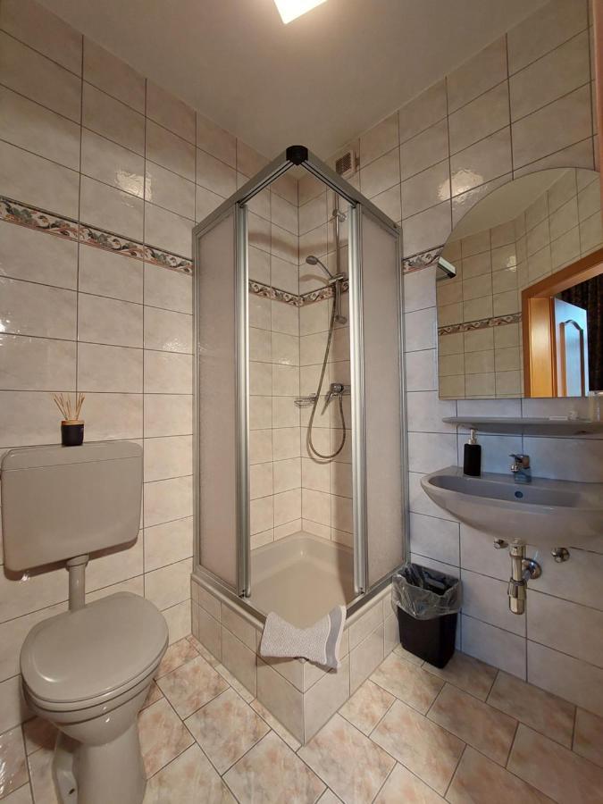 3 Raben - Leoben - Zimmer für Geschäftsreisende, Urlauber, Monteure und Handwerker Exterior foto