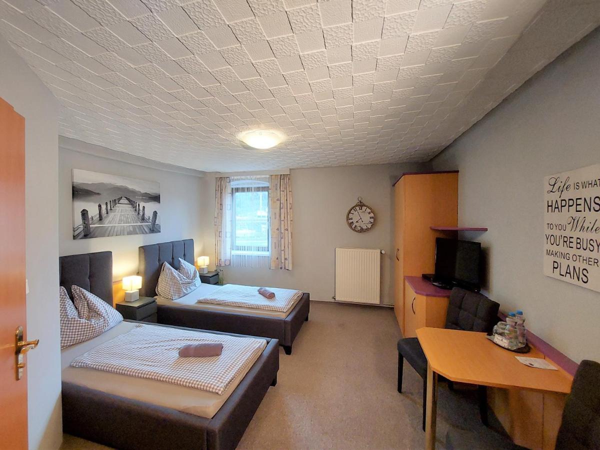 3 Raben - Leoben - Zimmer für Geschäftsreisende, Urlauber, Monteure und Handwerker Exterior foto