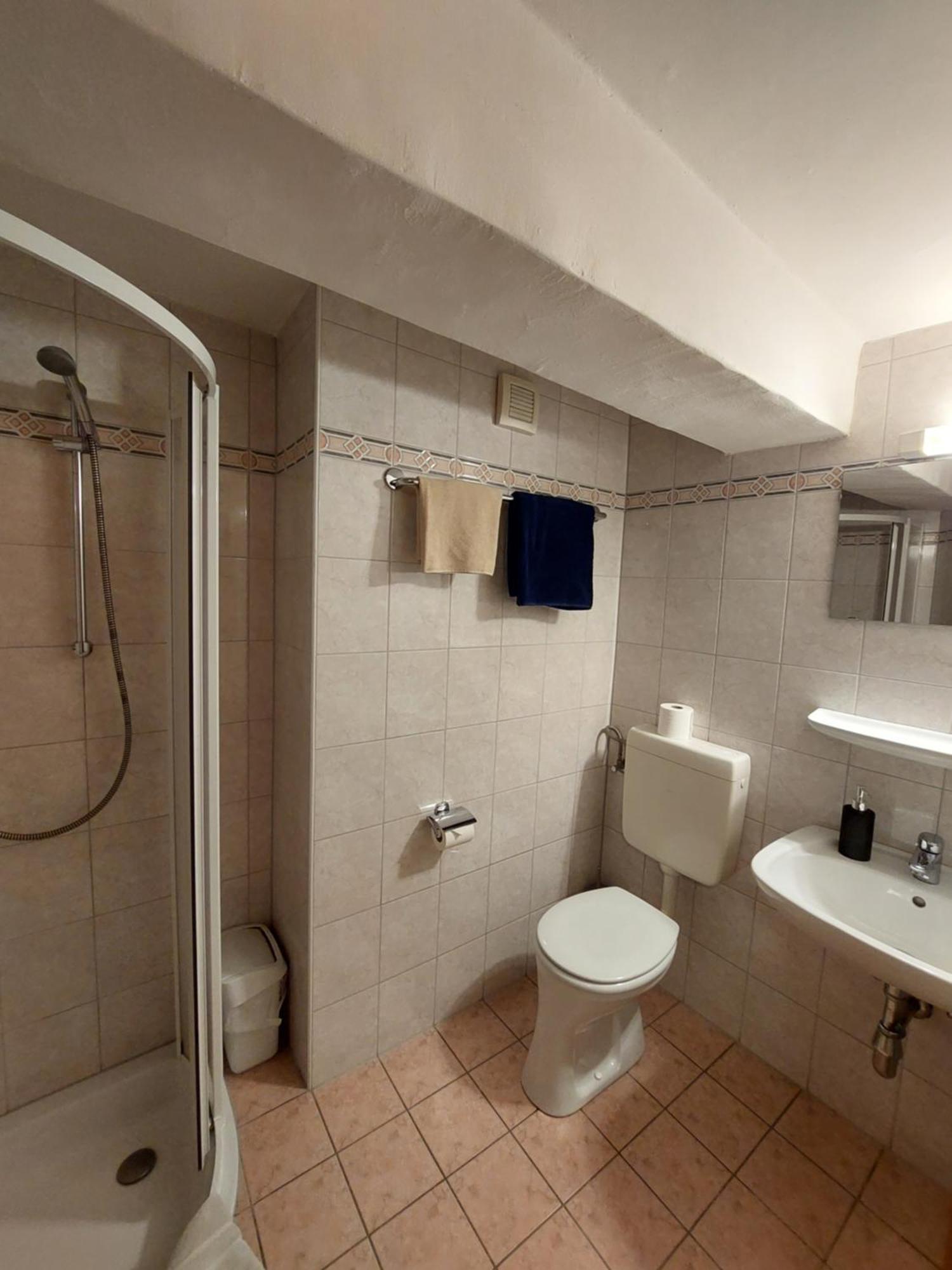 3 Raben - Leoben - Zimmer für Geschäftsreisende, Urlauber, Monteure und Handwerker Exterior foto