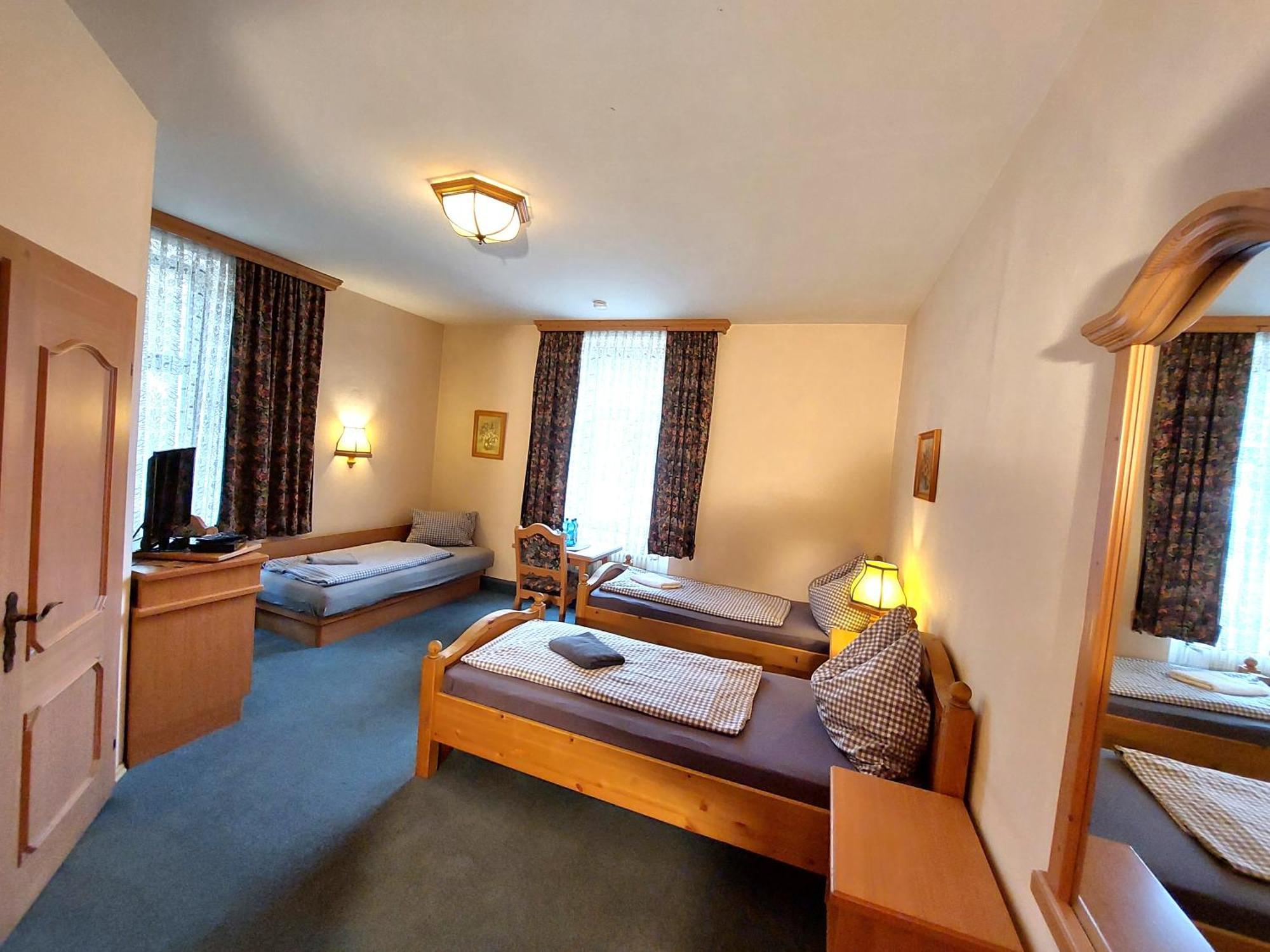 3 Raben - Leoben - Zimmer für Geschäftsreisende, Urlauber, Monteure und Handwerker Exterior foto